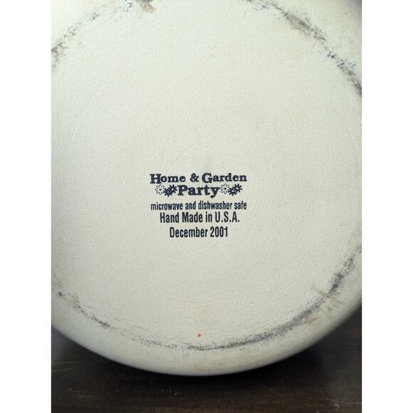 Vintage Home and Garden Party Stoneware Bean Pot With Lid Bird House Design 2001 - Picture 9 of 11